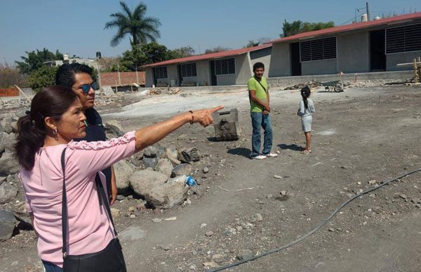 Soledad Solís cerciora avance en construcción de una primaria en Emiliano Zapata 