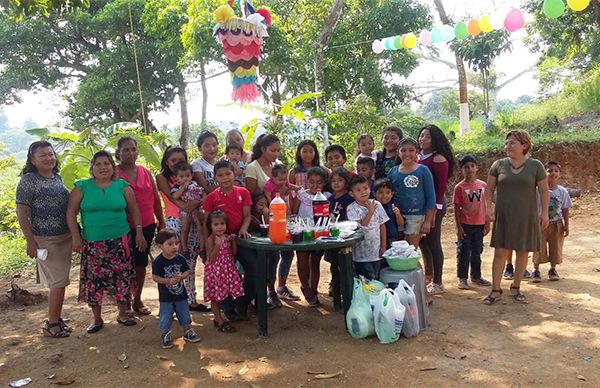 Antorcha festeja el día del niño en Nanchital