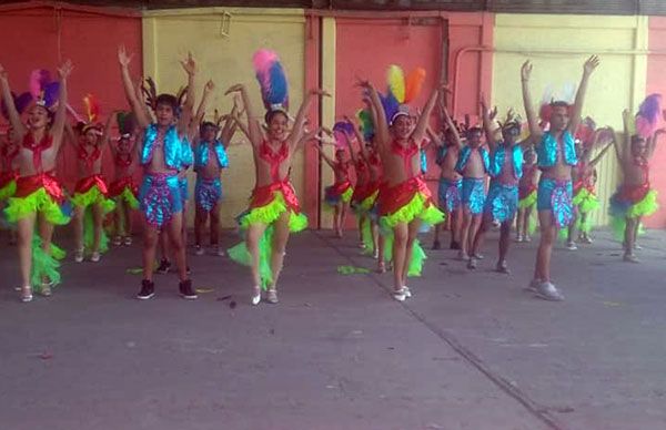  Día de la Madre en la Preparatoria Lázaro Cárdenas, plantel GAM