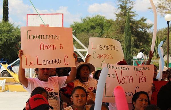  Vecinos de San José Tlacuitlapa apoyan a Lisandro Campos