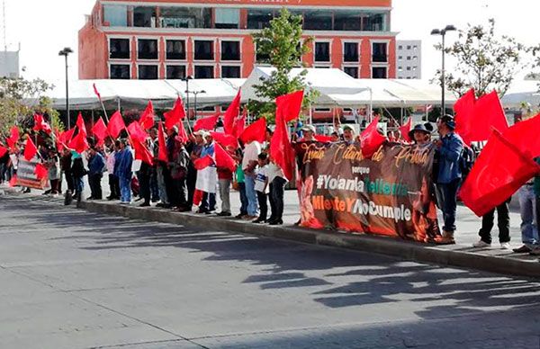 Luego de casi un mes, alcaldesa de Pachuca se muestra prepotente ante plantón antorchista