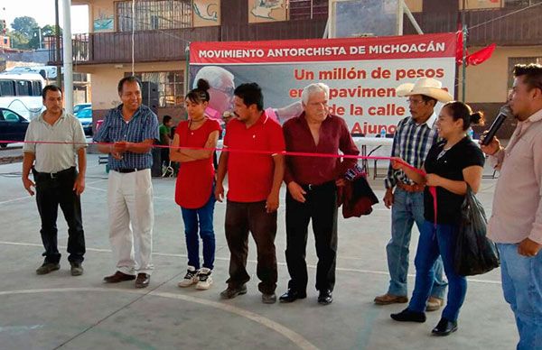 Inauguran pobladores pavimentación de uno de los accesos principales de Ajuno