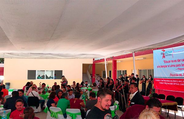  Antorcha CDMX  festeja a los maestros  por  su gran labor humanista