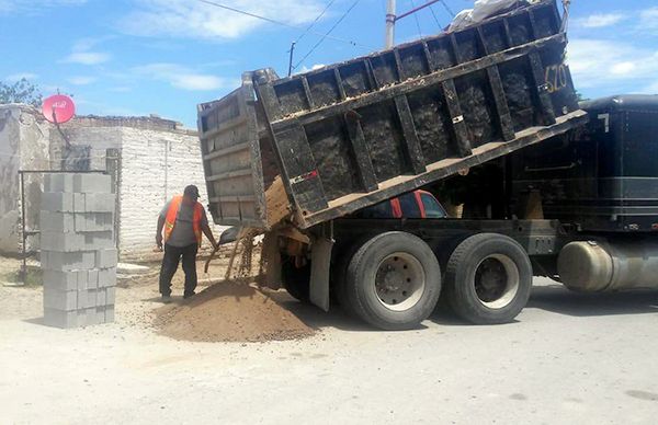 Entregan 40 paquetes de mejora a la vivienda en Parras