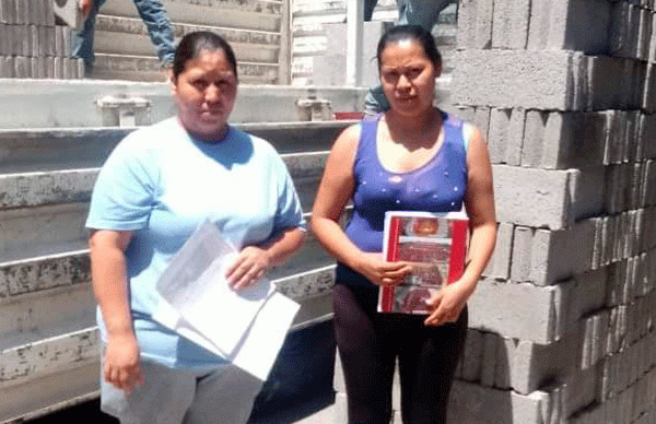 Cada familia de Xochimilco recibe 20 mil pesos en material para vivienda