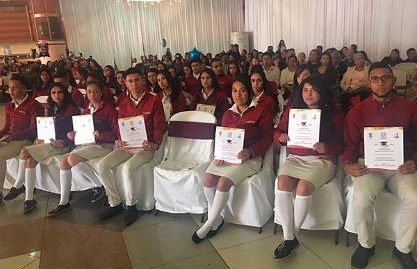 Colegio de Bachilleres plantel Ciudad Hidalgo, culmina con éxito su ciclo escolar