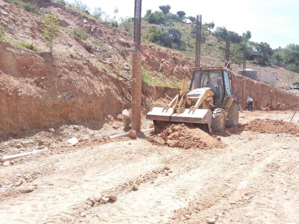 Construye cancha de usos múltiples en Coxcatlán