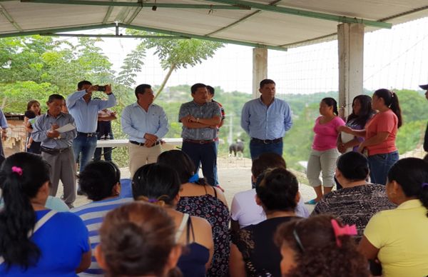 Antorcha logra recursos para obras en colonia de Papantla