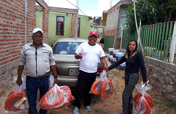 Antorcha sigue  entregando materiales para construcción de losas en Panuco