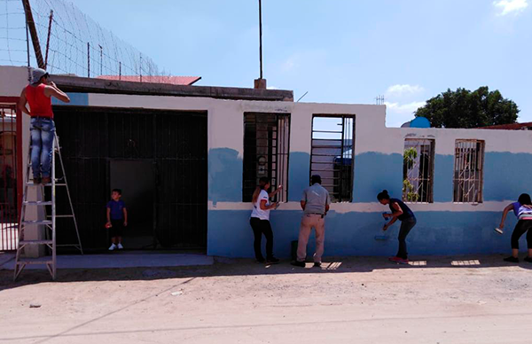 Brigadas de ciudadanos pintan en Hermosillo