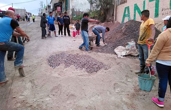 Vecinos se organizan para mejorar sus calles