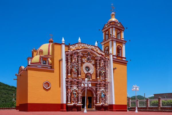 El templo católico de Tecomatlán
