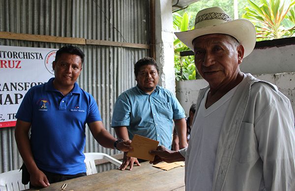 Antorchistas de Tezonapa se benefician con programa forestal.