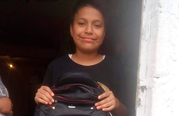 En Iztapalapa, Antorcha  continúa entregando mochilas escolares