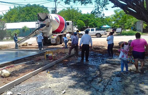 Arranca pavimentación de la calle Hidalgo en la cabecera municipal de Gabriel Zamora