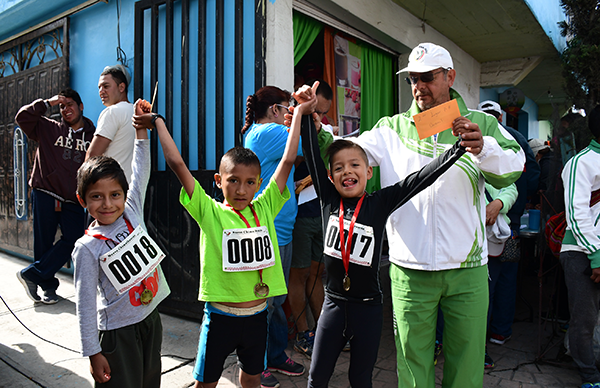 Realizan quinta carrera atlética Noé Hernández