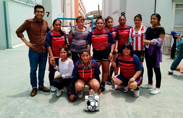 Antorcha realiza torneo de futbol en la Unidad Habitacional ACM