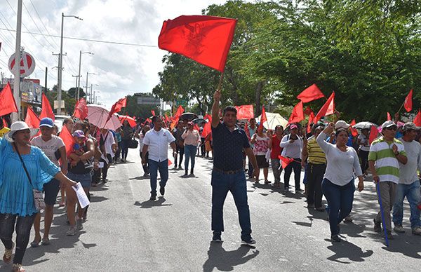 Antorchistas de Q Roo realizan marcha; exigen cumplimiento de acuerdos