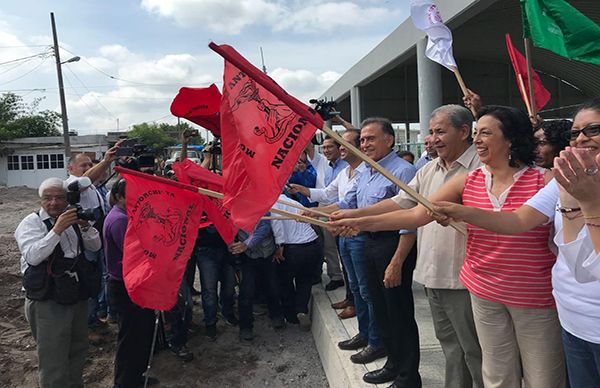 Antorcha da banderazo de construcción del Circuito Antorchista en el Puerto de Veracruz