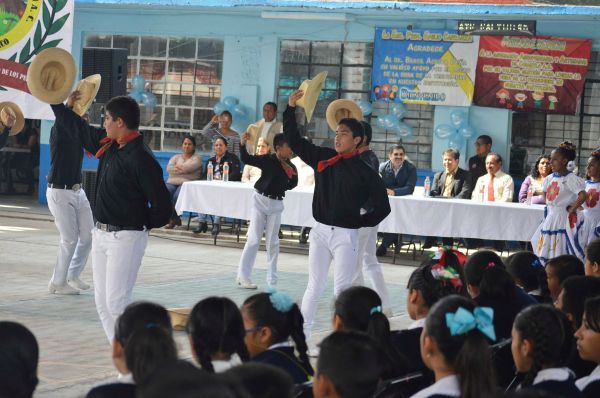 Antorcha brinda apoyos a la educación 