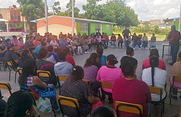  Solicitarán padres de familia a nuevo edil de Zamora continúe con apoyo a docentes sin plaza