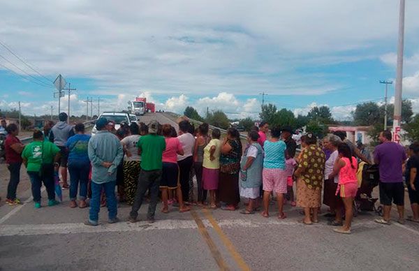 Antorchistas se manifiestan en carretera San Pedro la Cuchilla