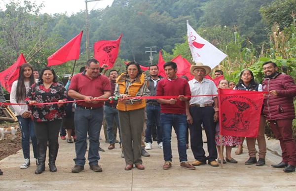 Inaugura Antorcha obra de pavimentación en Ixhuacán de los Reyes