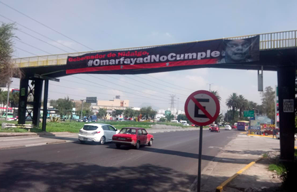 Capitalinos denuncian  con mantas gigantes en puentes de avenidas principales de la CDMX  que Omar Fayad no cumple