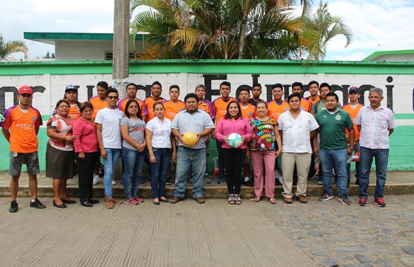 Antorcha apoyos a deportistas de la sierra de Coetzala