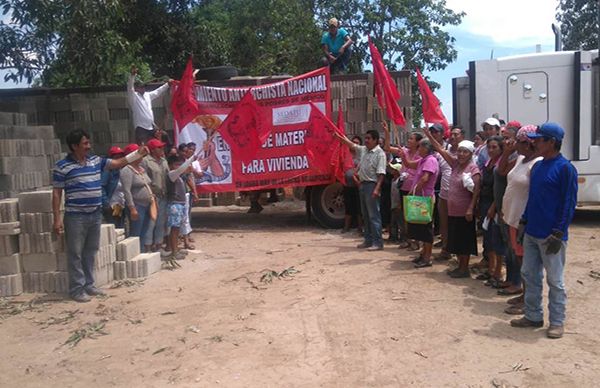 Familias de Soconusco reciben material para vivienda   