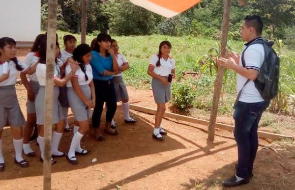 Estudiantes promueven torneos deportivos en Tacotalpa  