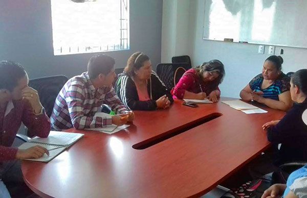 Buscan pobladores soluciones a problemas de servicio de agua ante SAPA de Hidalgo