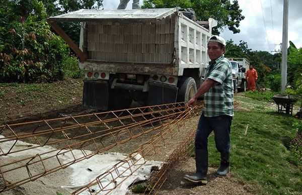 Se benefician con programa para  vivienda en Jonuta