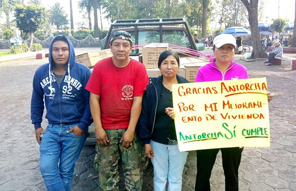 Gestión de habitantes de Tláhuac logra calentadores solares y material para vivienda