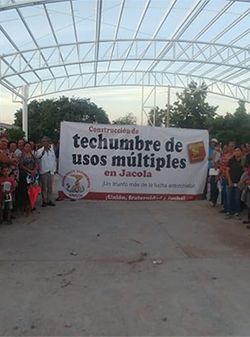 Antorcha ilumina Jacola: Construcción de techumbre, un logro de la lucha organizada