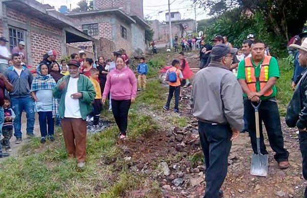 En Tangancícuaro logran pavimentación para la colonia Mártires de Antorcha