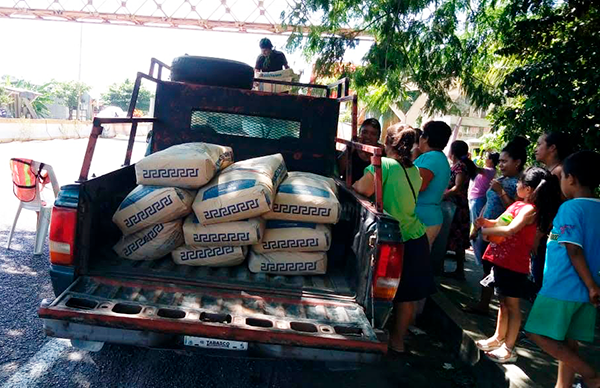 Antorchistas de la región Chontalpa reciben materiales para construcción