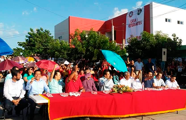 Felicita líder sonorense a nueva Casa del Estudiante de Culiacán 