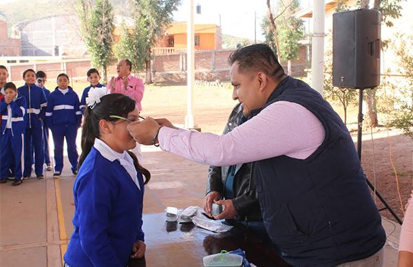 Se benefician 127 niños con entrega de lentes en Trancoso 