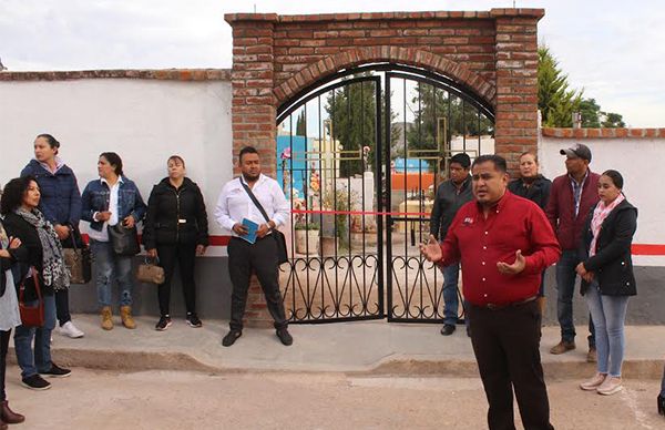 Entrega alcalde antorchista obras de remodelación en panteón municipal  