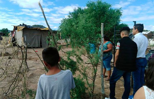 Electricidad, agua, drenaje y alumbrado claman en Tres Reinas 