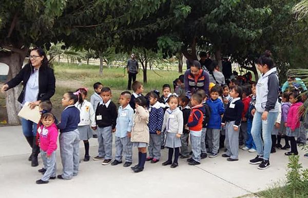 Telebachillerato Heriberto Frías recibe a niños de kinder en su Concurso de Altares