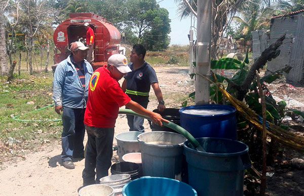 Colonias de la zona de Parrilla carecen del vital líquido 