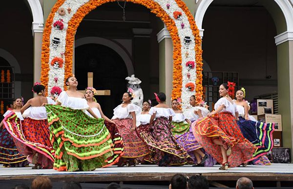 Se presenta compañía de danza Ollin Yoliztli en IV encuentro regional La Danza nos Une