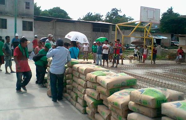 Antorcha entrega apoyos de Vivienda