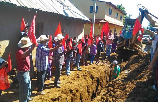 Campesinos logran pavimentación para la calle Tzetzangari de la comunidad de Patamban