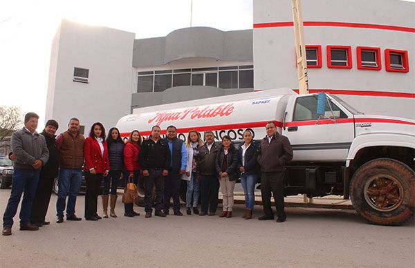 Equipa alcalde a Sistema local de agua potable y policía municipal 