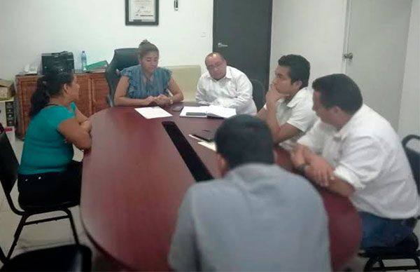 Se reúne comisión antorchista con presidenta municipal de Tacotalpa