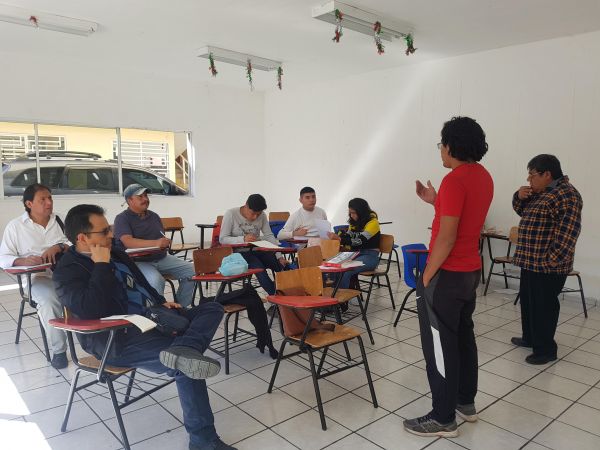 Antorcha imparte academia de matemáticas en la Ciudad de México