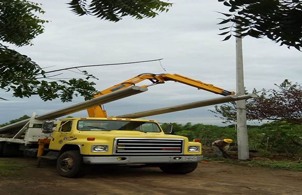 Lleva Antorcha electrificación para colonia Los Morales en Matacocuite